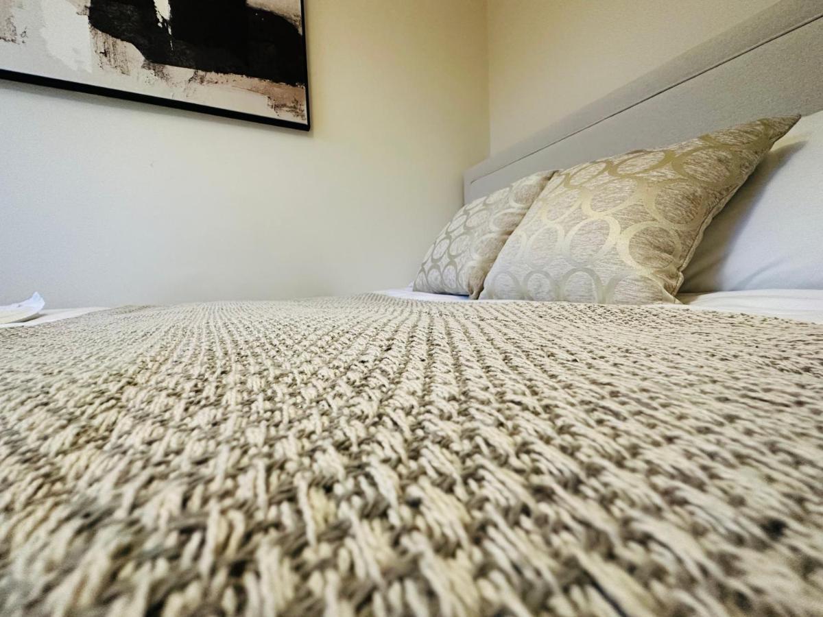 The Wimbledon Haven - Free Parking Apartment Londra Exterior foto